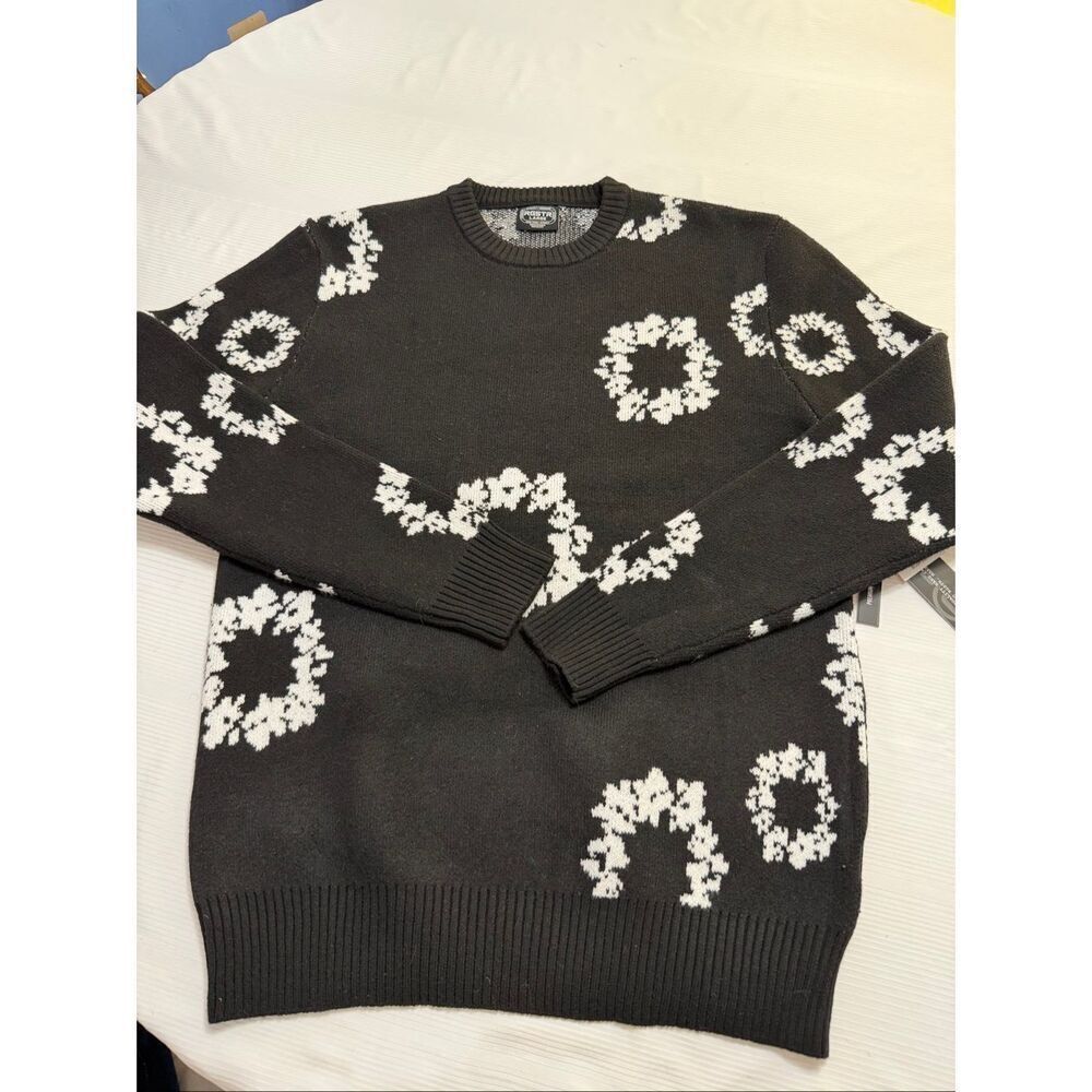 RGSTR Men's Black Sweater Black And White Floral Design Crewneck Size Large New